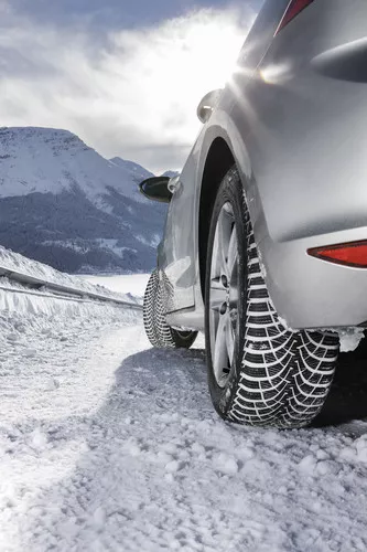 GoodYear UltraGrip 9+ Miniatuur 3744x5616