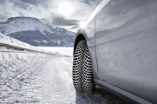 GoodYear UltraGrip 9+ Miniatuur 5616x3744