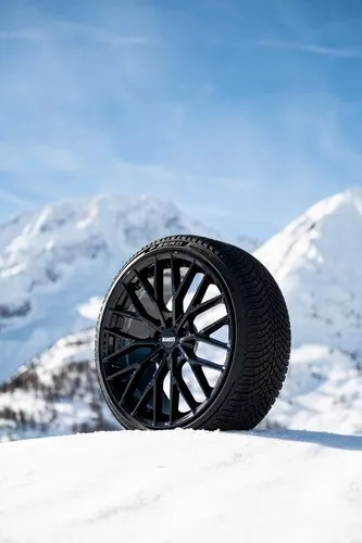 Pirelli P Zero Winter 2 Miniatuur 2555x3840