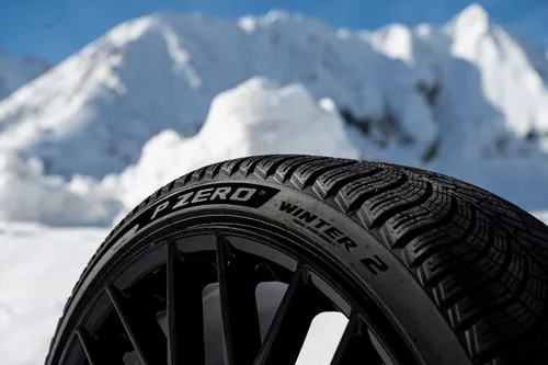 Pirelli P Zero Winter 2 Miniatuur 3840x2555